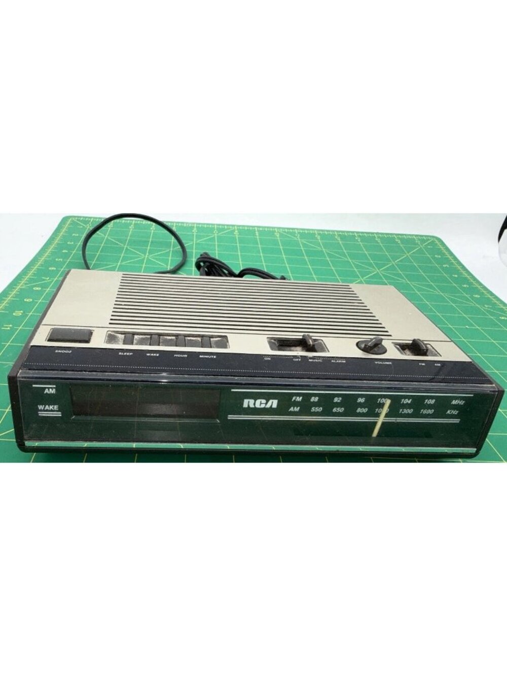 Vintage RCA AM/FM Alarm Clock RP-3620 Tested Working READ!